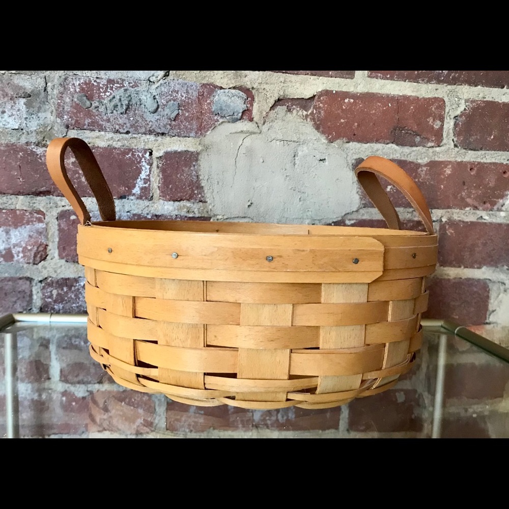 Longaberger Round Basket w/Leather Handles